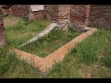 05953 ostia - regio iii - insula vii - domus fulminata (iii,vii,3-4) - hof - becken - nordostecke - 06-2024.jpg